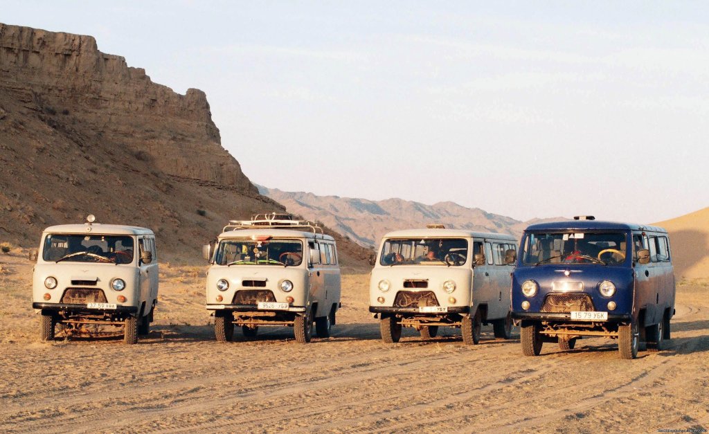 Russian minivan | Discover Gobi desert with Idre's tour in Mongolia. | Image #14/25 | 