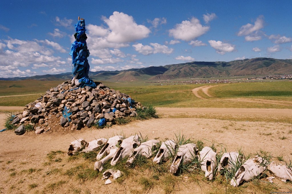 Ovoo | Discover Gobi desert with Idre's tour in Mongolia. | Image #18/25 | 