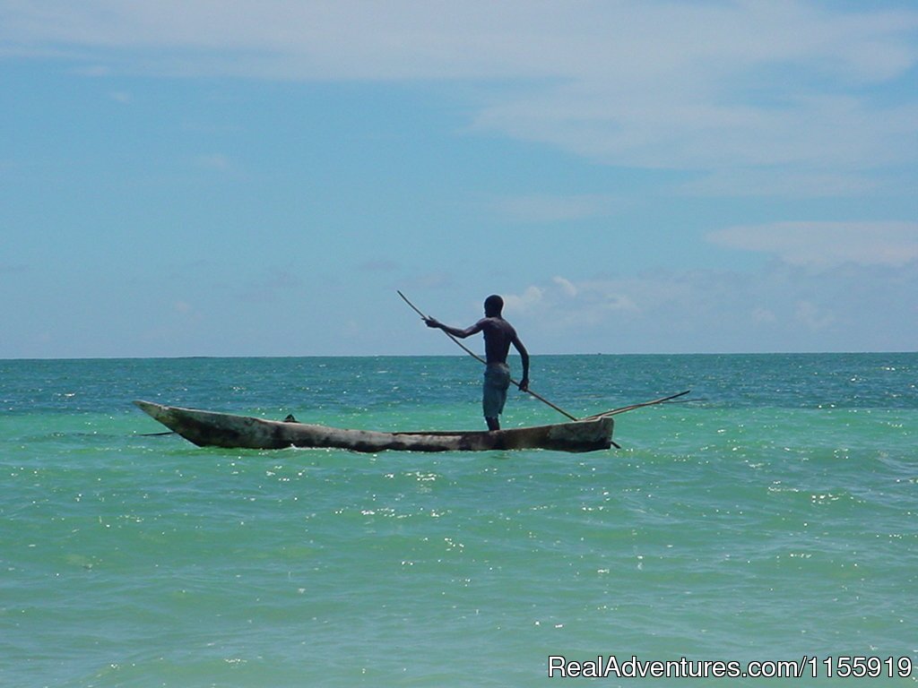 Fisherman on the Indian Ocean, Diani Beach, Mombasa | Globetrotters East African Safaris | Image #3/3 | 
