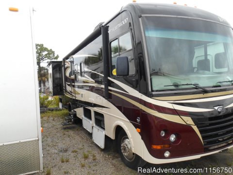 2011 Fleetwood Terra, 33' Class A with 2 slide-outs