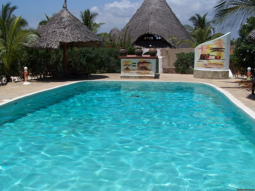 Swimming In The Pool | Romantic Kenya in Villa comfort and luxury | Image #4/22 | 