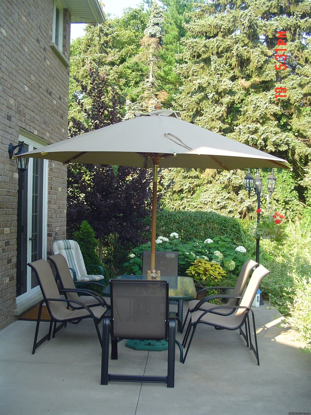 Back yard patio | Ben Brae-on-the-Park | Image #7/17 | 