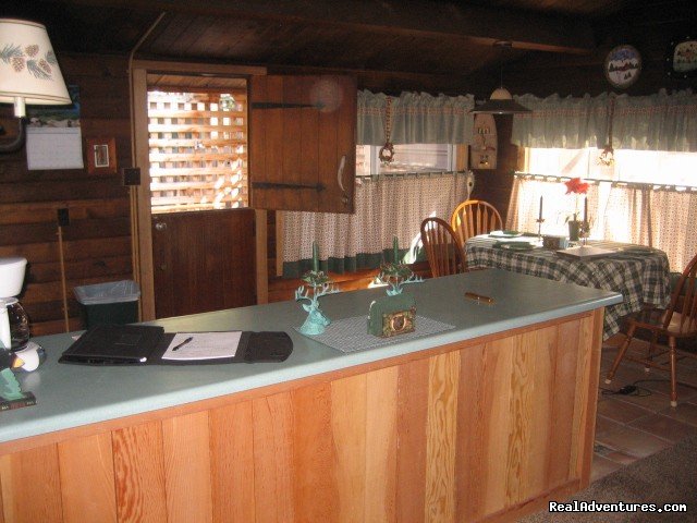 Charming Romantic Log Cabin | Image #7/10 | 