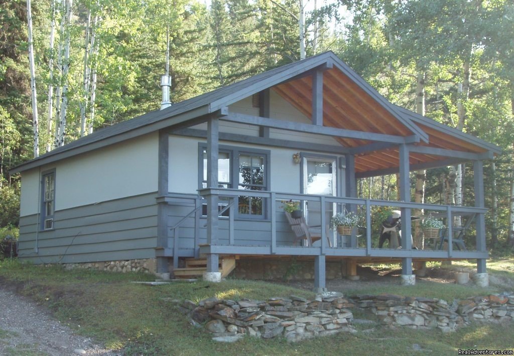 Cabin Accommodations | Old Entrance Cabins & Trail Rides Near Jasper Park | Image #6/12 | 