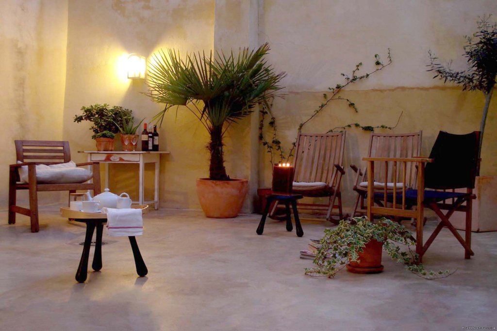 Guests' Patio | B and B in in the heart of Xativa, Valencia | Image #6/9 | 