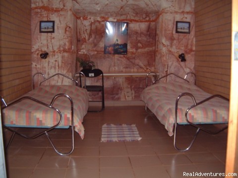 Underground Accommodation: Underground Budget Twin