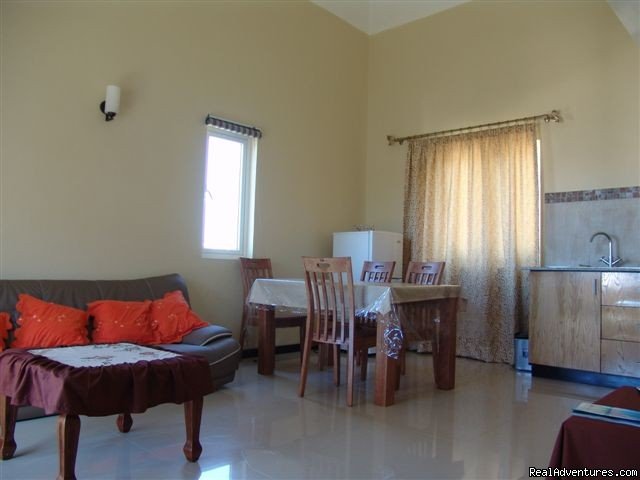 Villa Narmada Living room 2 BD apt | Selfcatering luxuous hotelrooms near the beach  | Image #6/10 | 