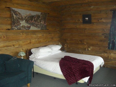 Loghouse bedroom | Beachfront Hunting Fishing Loghouse | Image #10/19 | 