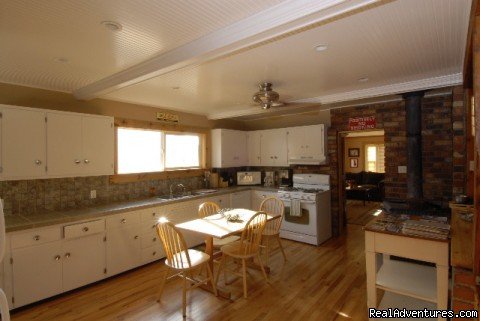 The McCloud Vacation Home's Kitchen & Dining Room