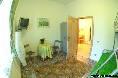 Cuza 2 rooms apartment - green room | Quiet,  friendly and cheap accommodation in Brasov | Image #3/16 | 