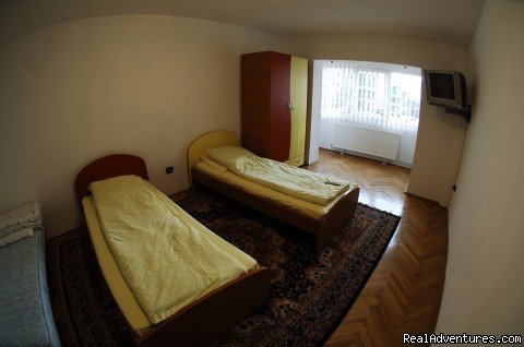 Vlaicu 4 rooms apartment | Quiet,  friendly and cheap accommodation in Brasov | Image #8/16 | 