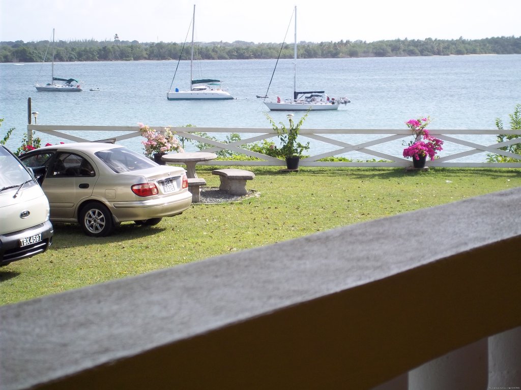 Cars and Boats | Reef View Apartments | Image #12/17 | 