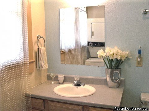 Bathroom | Roswell Vacation Rental House Alien Cottage | Image #3/4 | 