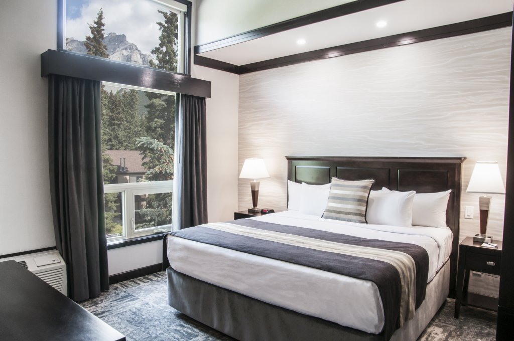 Deluxe Mountain View Room | Charltons Banff | Image #6/8 | 
