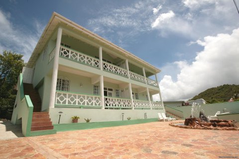 Front view of Four Springs Villa