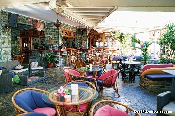 hotel bar area | fantastic family holidays at Hotel Yianna Agistri | Image #8/20 | 