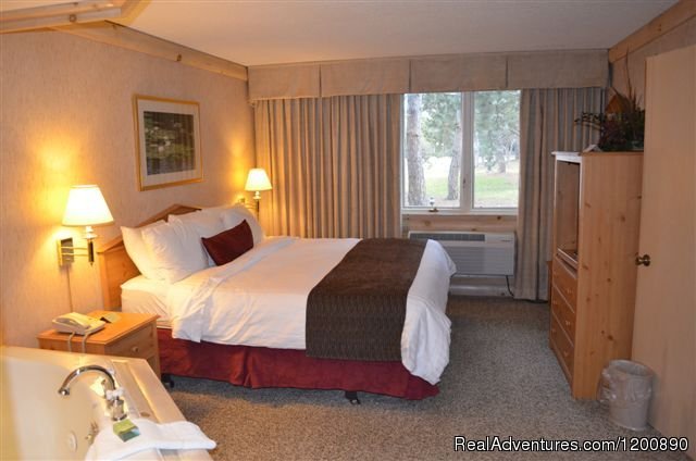 King Rooms, some with jacuzzis | Romantic & Family Vacation Getaway, Wine Tours | Huron, Ohio  | Hotels & Resorts | Image #1/21 | 
