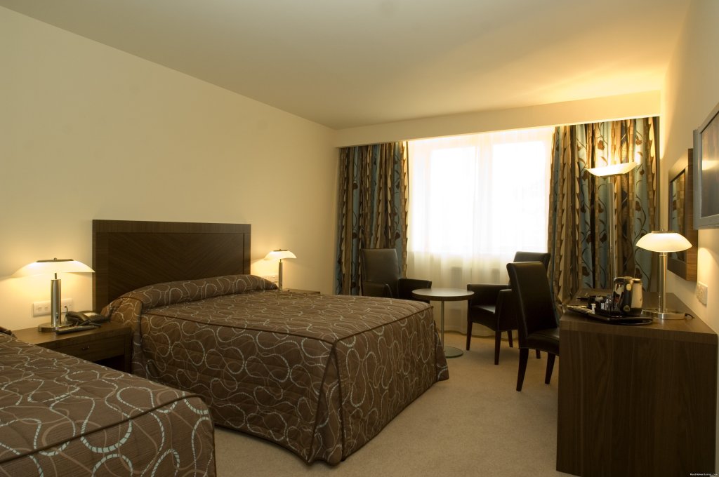 Standard Bedroom | Ballyroe Heights Hotel | Image #2/9 | 