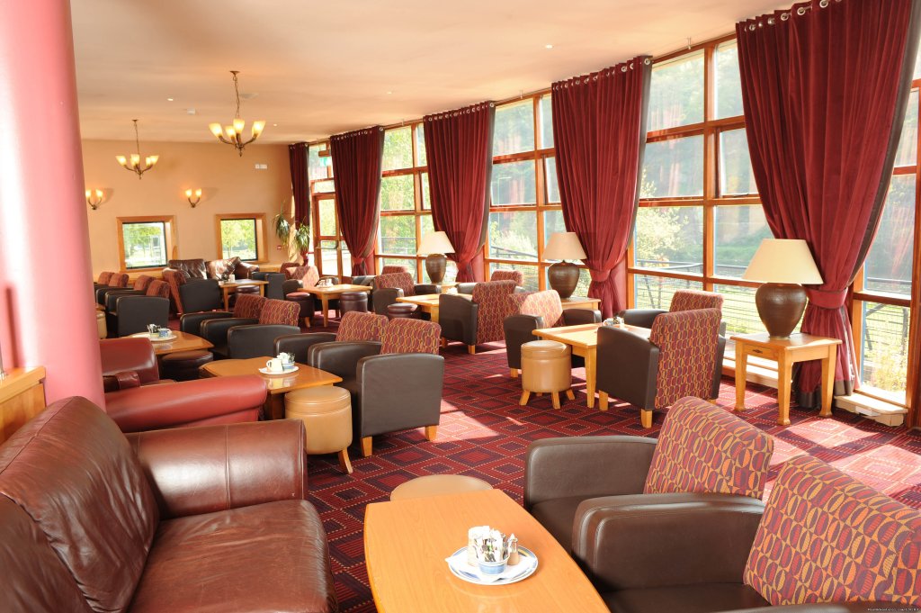 Lounge Area of The Promendae Bar | Riverside Park Hotel and Leisure Club | Image #2/9 | 