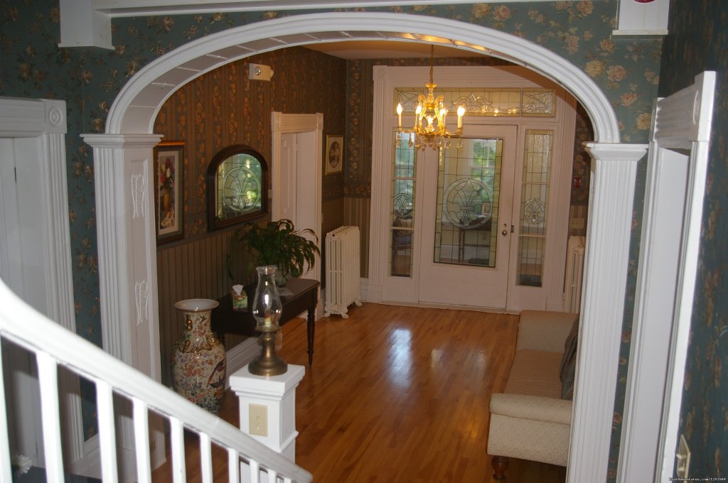 Main foyer, elegant and bright... | The Dawson House... Truly intriguing | Image #2/9 | 