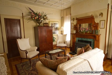 Victoria's Historic Inn, Chase Suite Room