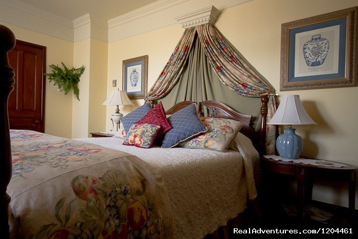 Victoria's Historic Inn, Webster Room | Victoria's Historic Inn and Carriage House B&B | Image #13/15 | 