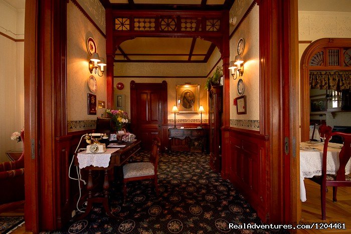 Victoria's Historic Inn, Main Lobby | Victoria's Historic Inn and Carriage House B&B | Image #2/15 | 