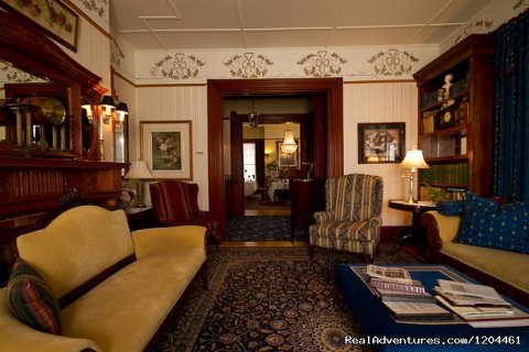 Victoria's Historic Inn, The Parlour