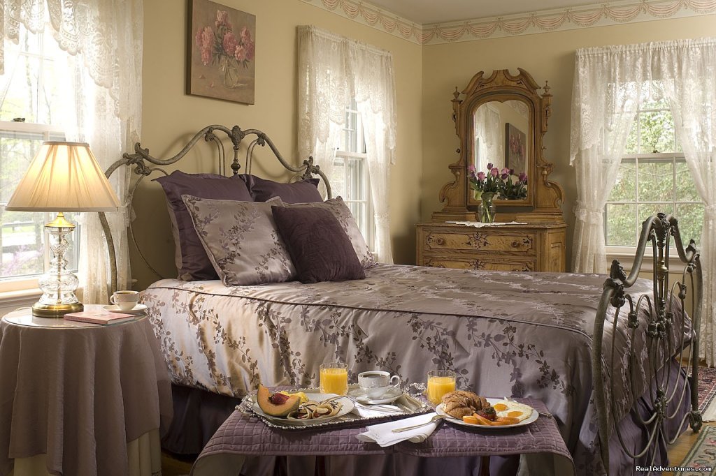 The Prmrose Room | Colonial Gardens Bed & Breakfast | Image #3/5 | 
