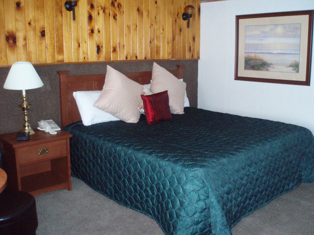 Motel Room - 1 King Bed | Cove Motel & Mariner Dining Room | Image #2/15 | 