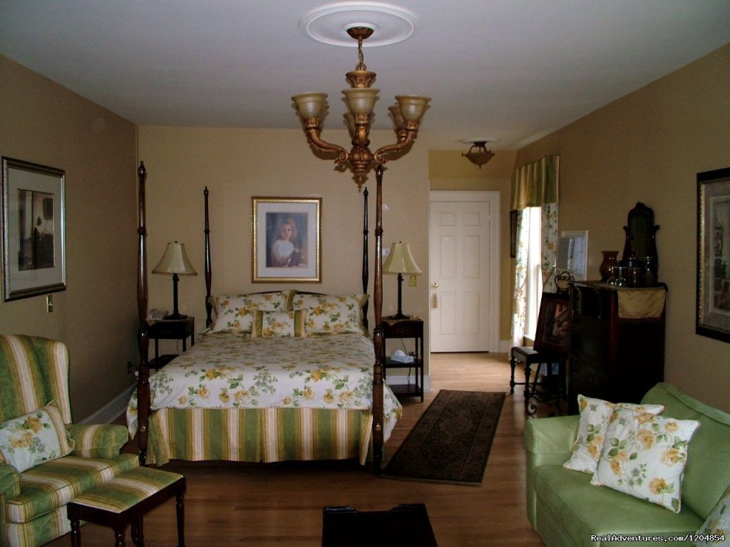 Lynwood Inn, Inn Suite 1 | Accommodation in the heart of Baddeck | Image #5/11 | 