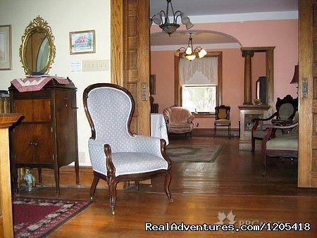 Parlour 1 | Wakamow Heights Bed & Breakfast | Image #2/5 | 