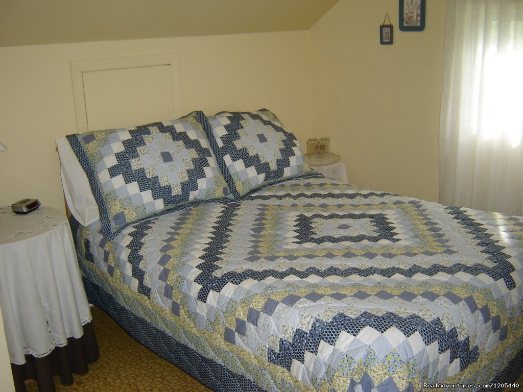 Backroads B & B, Guest House, 'West Room' | Guest House At Backroads Bed & Breakfast | Image #7/11 | 
