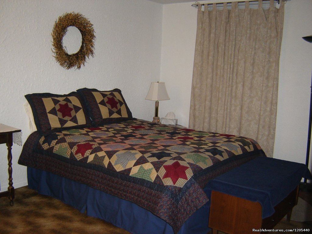 Backroads B & B, 'Country Room' | Guest House At Backroads Bed & Breakfast | Image #10/11 | 