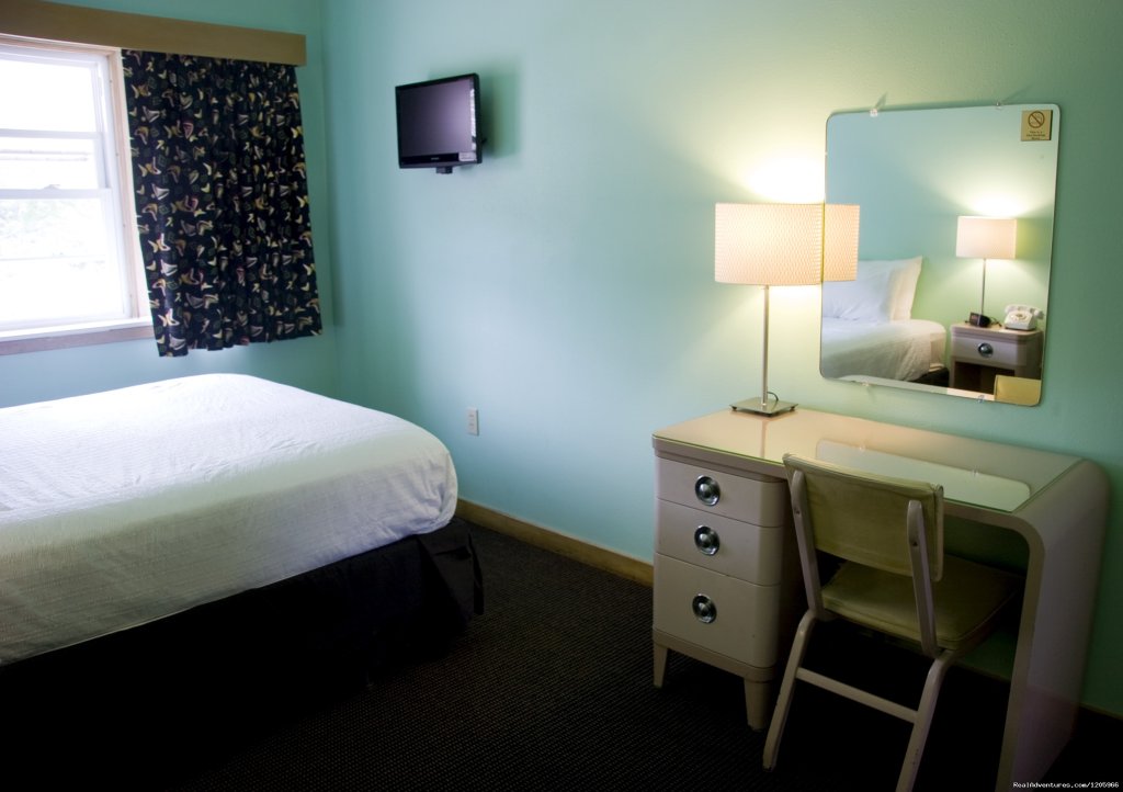 All our rooms have Southern-facing windows for great light. | Holiday Music Motel | Image #16/20 | 