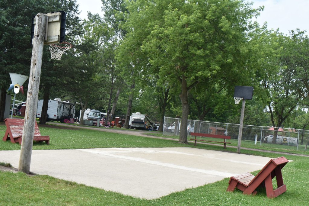 Basketball Court | Happy Acres Kampground | Image #11/15 | 