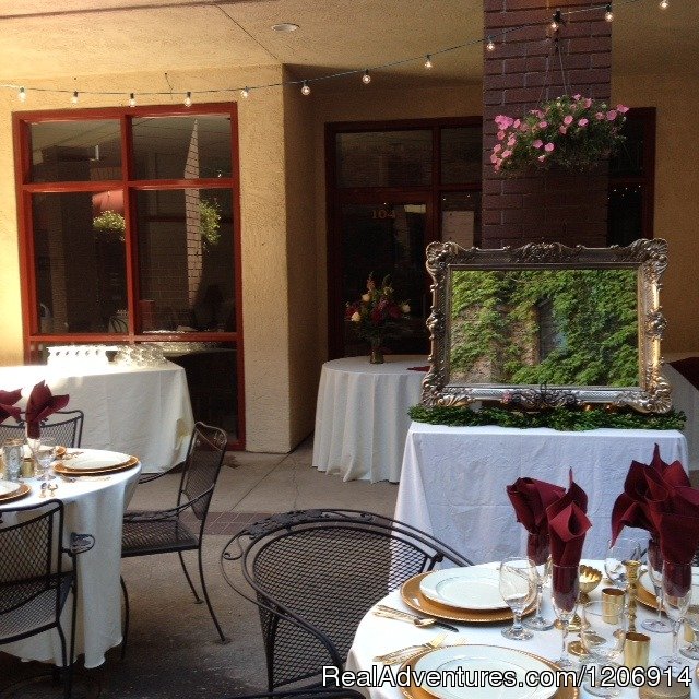 Outdoor Courtyard | Experience historic stay in Calif. Gold Country | Image #2/12 | 