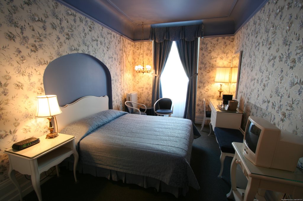 Queen bed and private balcony with front view | Old Quebec elegant small hotel | Image #3/6 | 