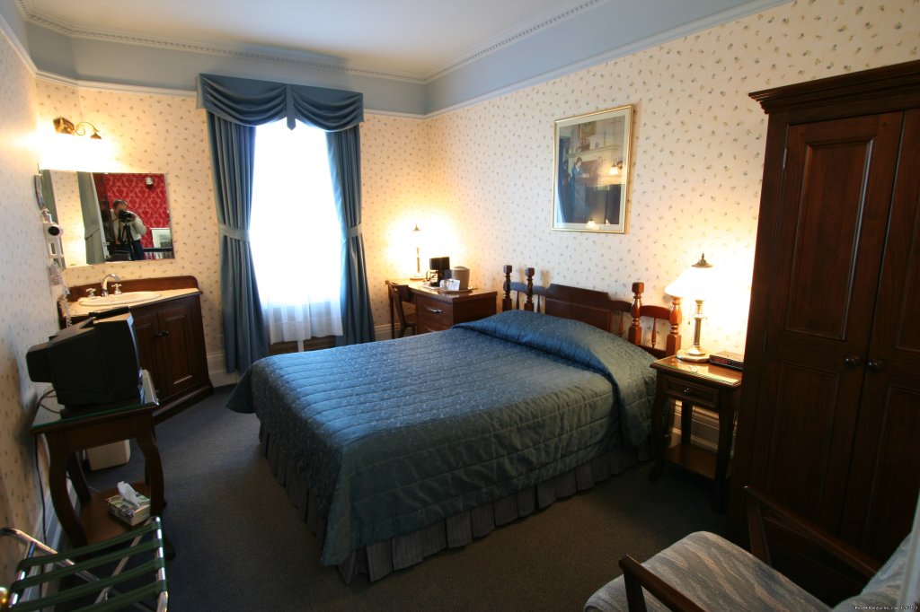 Queen standard with  front view | Old Quebec elegant small hotel | Image #5/6 | 