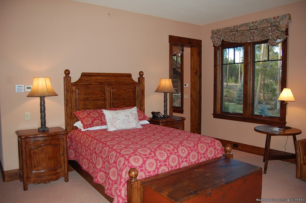 Bedroom 6 | 492 Golf Course Circle Private home | Image #16/24 | 