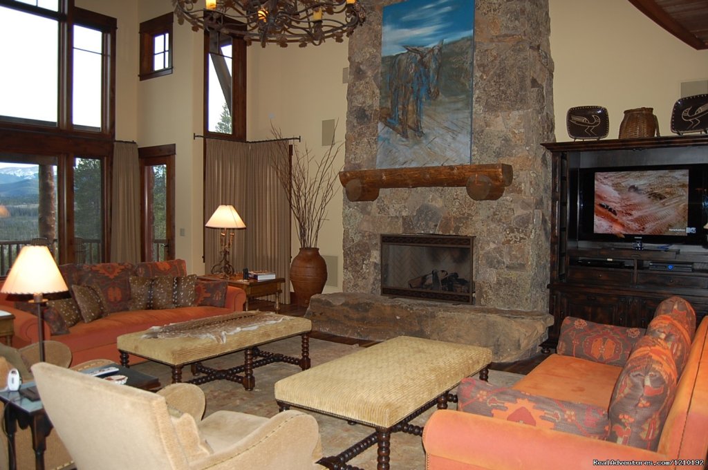 Great Room | 492 Golf Course Circle Private home | Image #4/24 | 