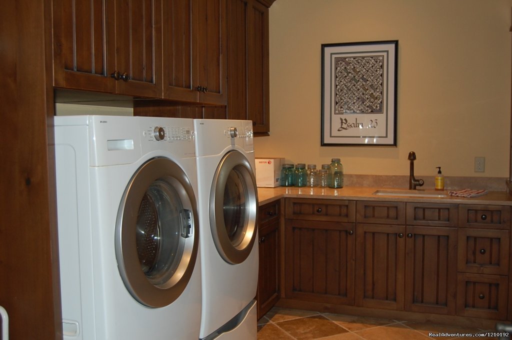 Laundry room | 492 Golf Course Circle Private home | Image #8/24 | 