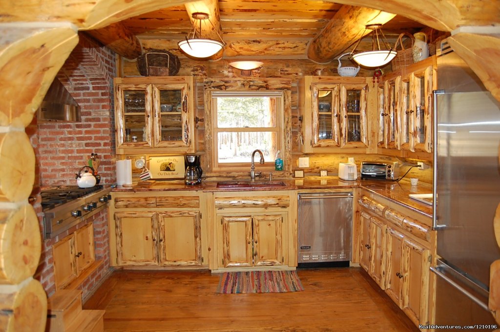 Kitchen | Lindig Lodge | Image #7/21 | 