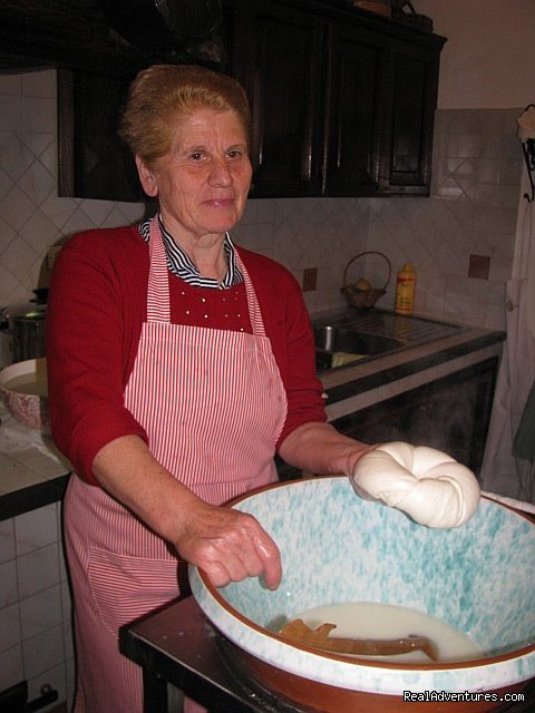 Mozzarella making by handfrom Rosa
