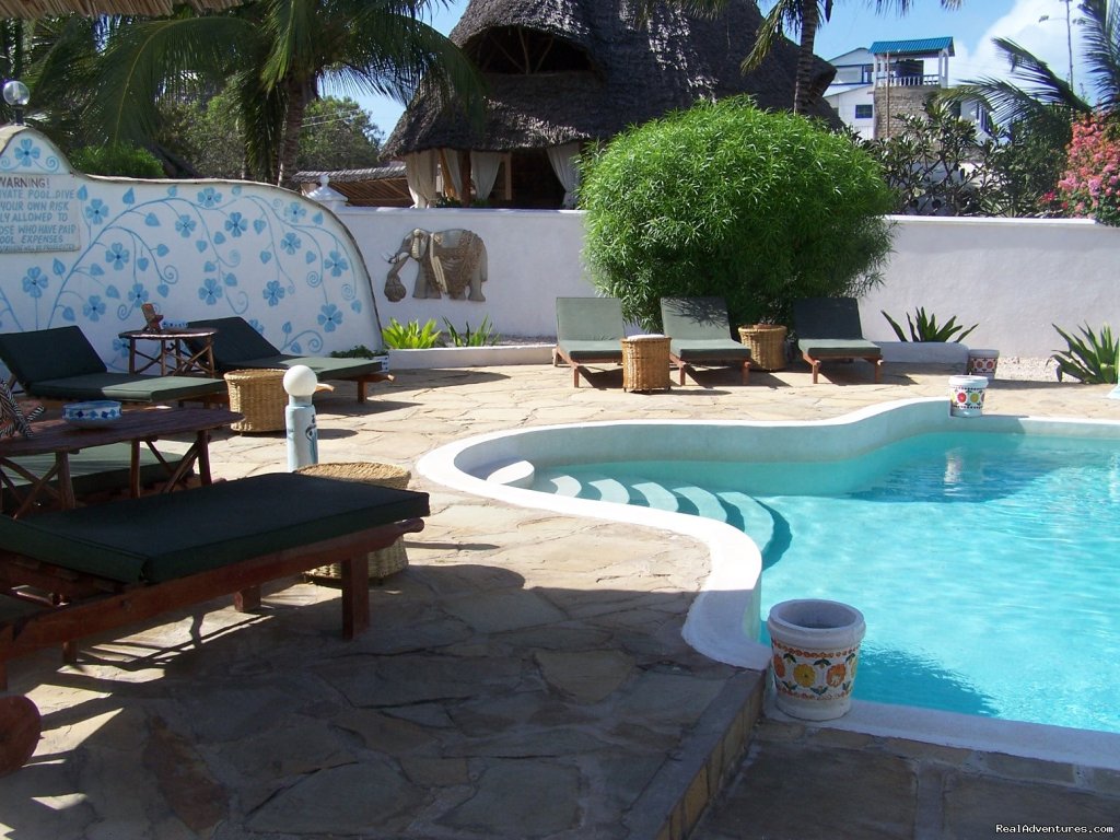 The swimming poolof the resort | Charming Villas in Kenya for vacation Holiday rent | Image #2/20 | 