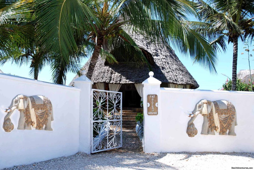 entrance | Charming Villas in Kenya for vacation Holiday rent | Image #16/20 | 
