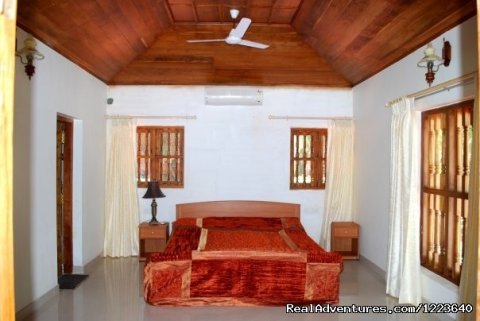 Furnished a/c bedrooms with a sea view