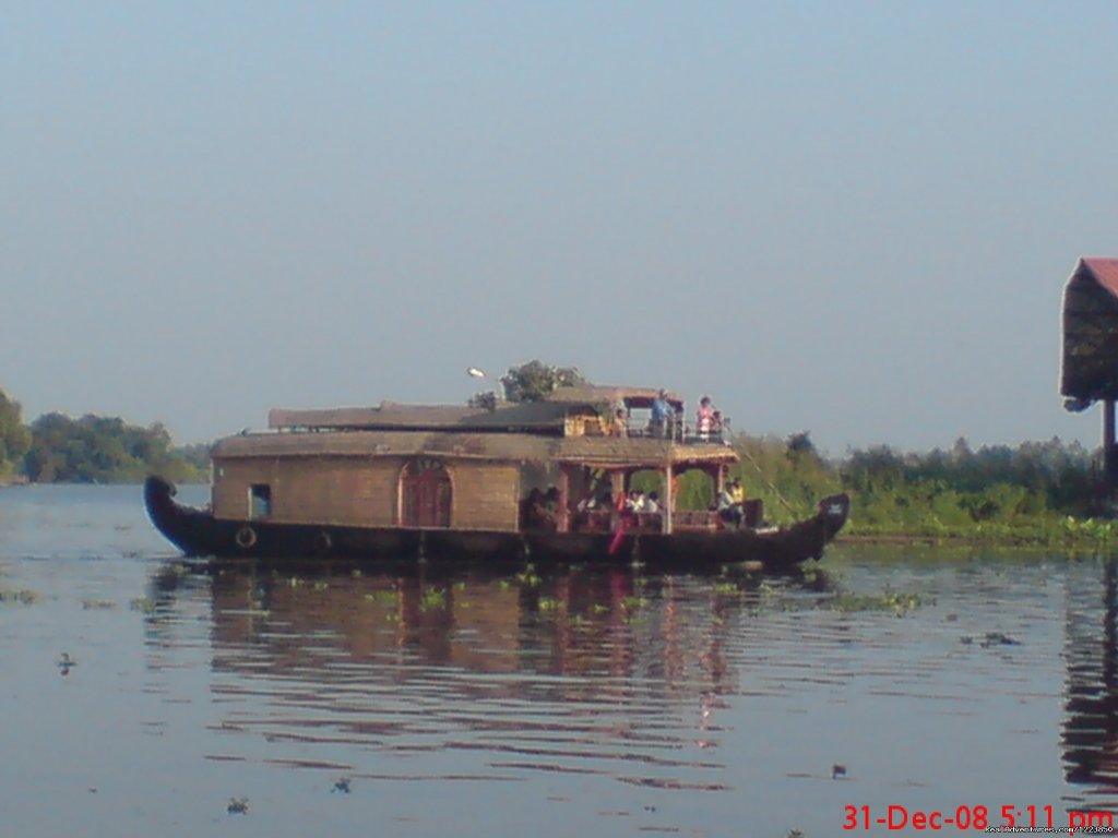 Kerala Romantic Honeymoon Backwater Tour Packages | Image #3/3 | 