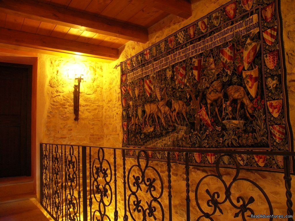 Tapestry Inside | Corte Belvoir Guest House & Romantic Inn | Image #16/25 | 