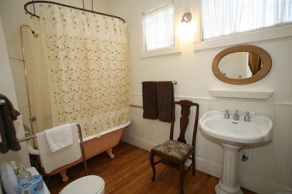 Amber Room Bathroom | Brannan Cottage Inn | Calistoga, California  | Hotels & Resorts | Image #1/4 | 